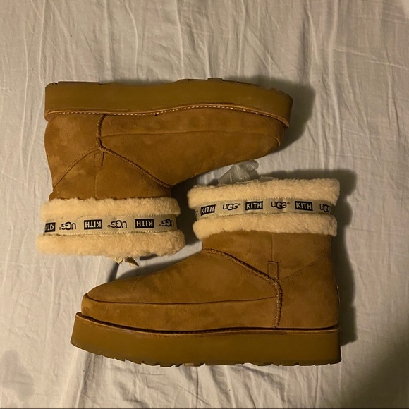 Kith x UGG Sherpa Mid Classic - Picture 6 of 6